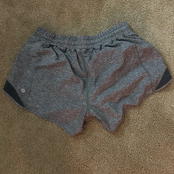 Lululemon Hotty-Hot 2.5” shorts - Picture 1 of 2